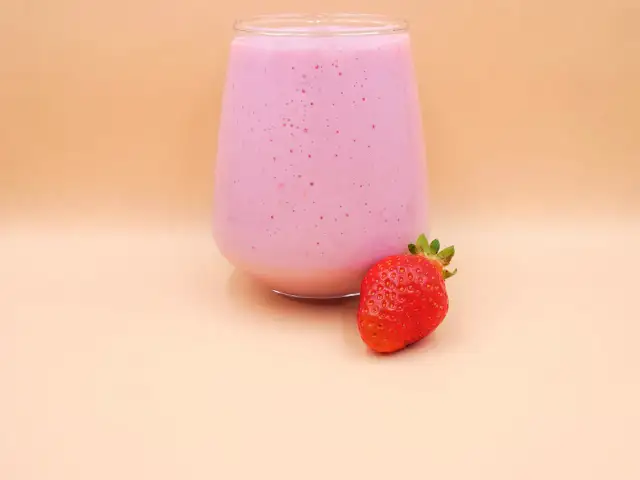 Ile kalorii ma koktajl owocowy? Zaskakujące wartości kaloryczne!