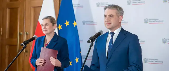 "Cyfrowy Uczeń" 2025/2026: Bon na laptopa kto dostanie i jak?