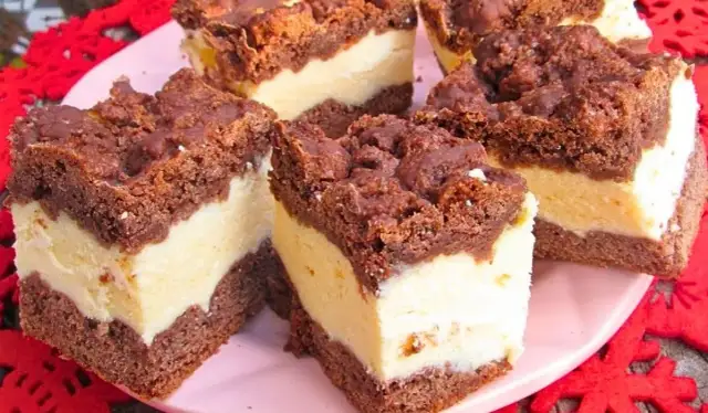 Sernik z dzieciństwa: Sekrety babci na idealny smak i brak opadania