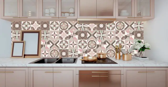 Szybka metamorfoza kuchni: Jak przykryć stare kafelki? Bez kucia!