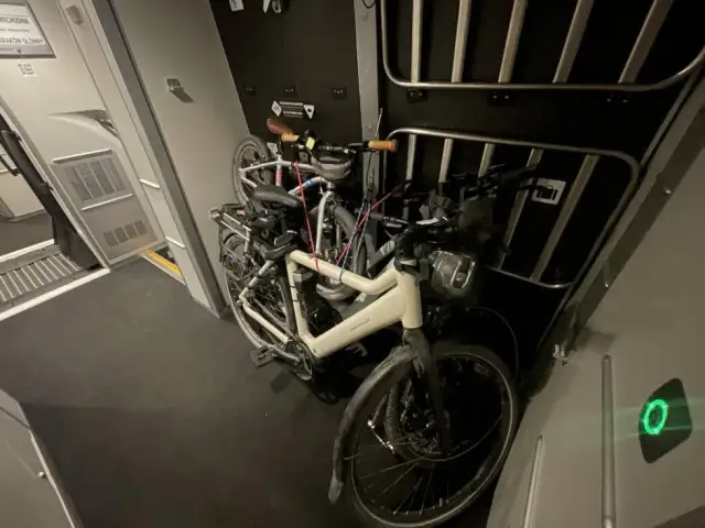 Jak przewozić rower w pociągu bez problemów i dodatkowych kosztów