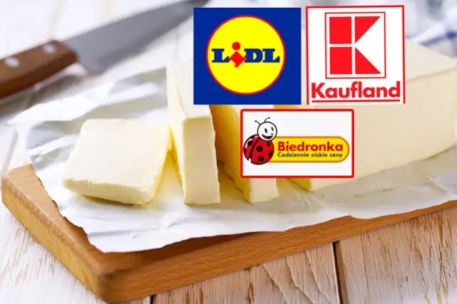 Masło na desce z logo Biedronki, Lidla i Kauflanda.