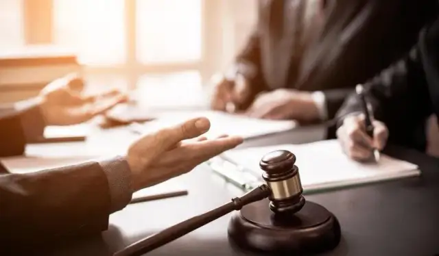 Wyrok w zawieszeniu: co to jest, warunki i konsekwencje?