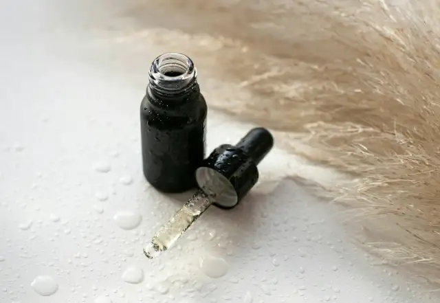 Jak nakładać serum na twarz? Przewodnik i 7 błędów, by działało!