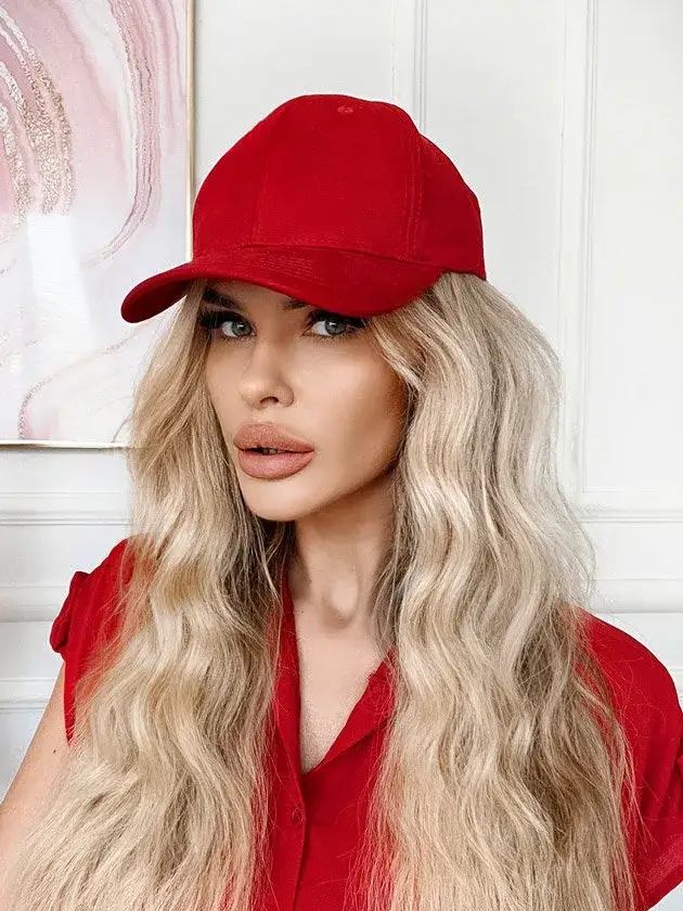 Modne czapki: 10 najgorętszych trendów i stylizacji sezonu