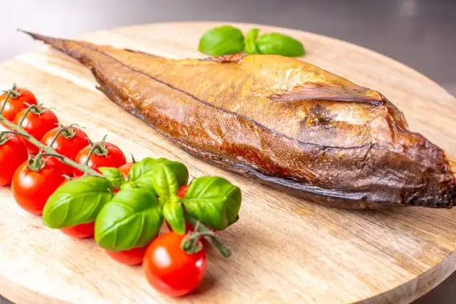 Kołobrzeg: Najlepsze wędzone ryby? Adresy, ceny i jak wybrać!