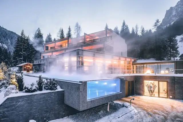 Hotel Cristallo Alta Badia: Lusso, Benessere e Dolomiti | Guida