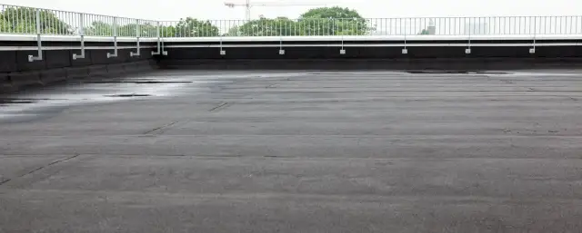 Skuteczne sposoby na uszczelnienie dachu z papy i uniknięcie przecieków