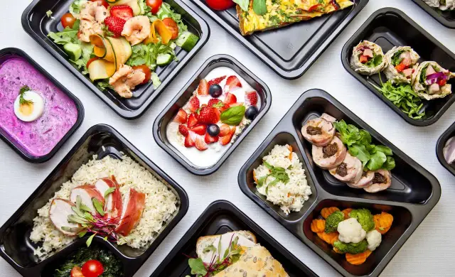 Catering dietetyczny: Czy opłaca się bardziej niż gotowanie w domu?