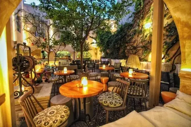 Gdzie zjeść w Chanii? Odkryj najlepsze lokalne smaki i miejsca