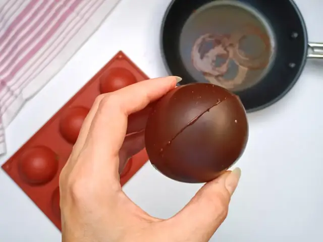 Jak zrobić czekoladowe kule na tort – proste przepisy i porady