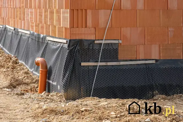 Jak ocieplić fundament? Wybierz XPS/styropian, uniknij pomyłek!