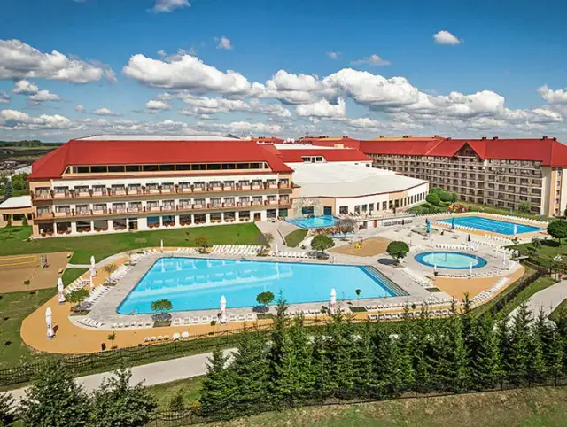 Ile pokoi ma hotel Gołębiewski w Mikołajkach? Sprawdź szczegóły!