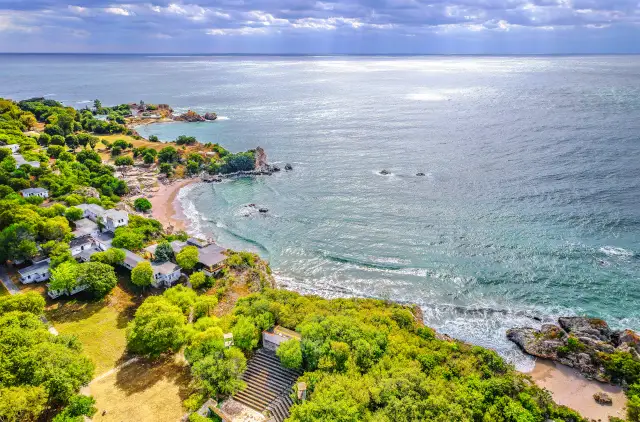 Tanie wakacje: Gdzie lecieć, by nie zbankrutować? Sprawdź hity!