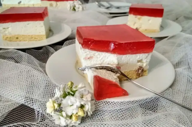 Sernik na zimno z serków homogenizowanych: Twój sukces bez pieczenia!