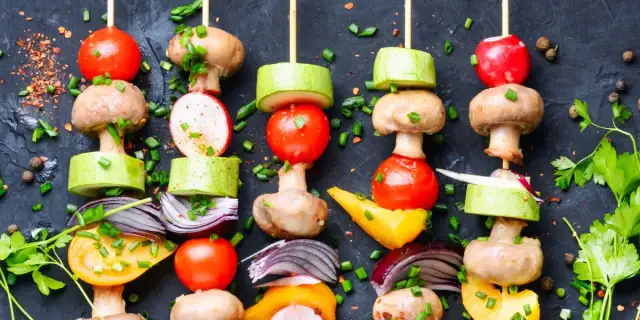 Pyszne pomysły na grilla wegetariańskie, które zaskoczą gości