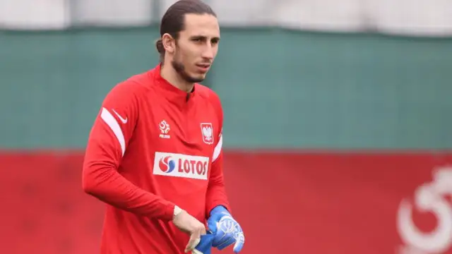 Kamil Grabara statystyki – Jak bramkarz wpływa na wyniki drużyny?