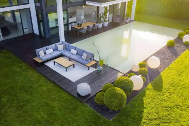 Chodnik na balkon: jaki materiał wybrać, by służył lata?