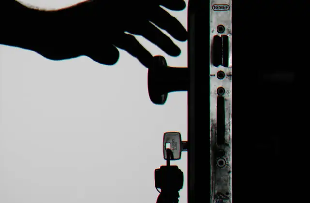 Włamanie z kradzieżą jaki wyrok? Oto kary, które mogą Cię zaskoczyć