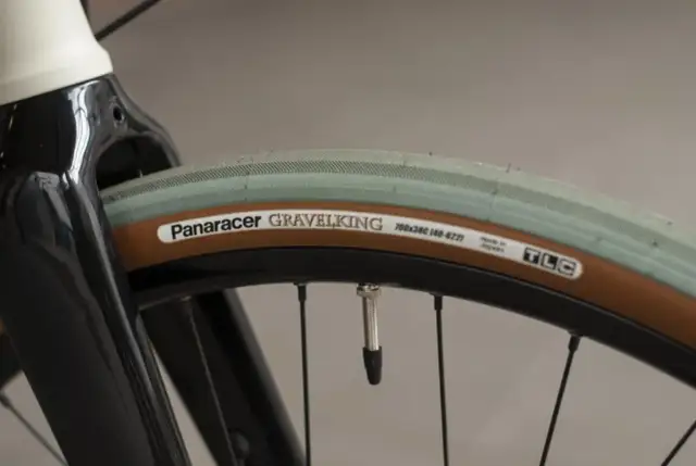 Opony gravelowe na asfalt: Jak wybrać idealne do szybkiej jazdy?