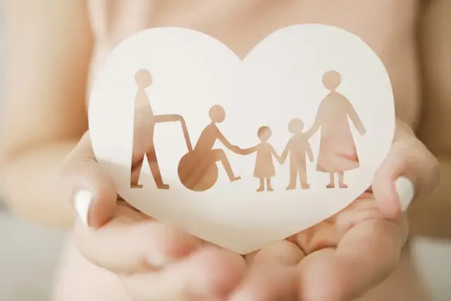 Opiekunka z MOPS: Kto dostanie wsparcie i jak je uzyskać? Poradnik