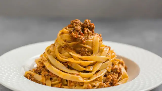 Zapomnij o "spaghetti bolognese"! Prawdziwe ragù: przepis
