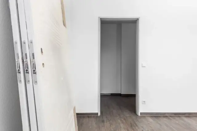 Otwór pod drzwi 80: Wymiary i montaż z ościeżnicą regulowaną