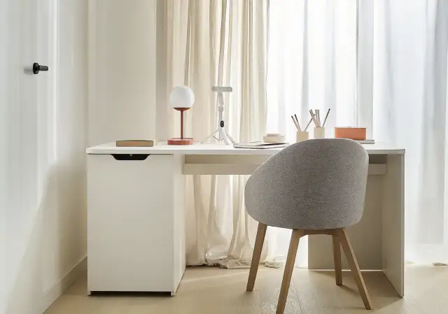 Biurko do pracy w trybie hybrydowym: ergonomia na małej powierzchni