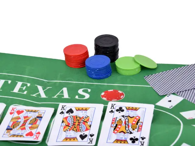 Jaki zestaw do pokera wybrać? Porównanie najlepszych opcji
