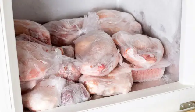 Ile mięso może leżeć w zamrażarce? Maksymalne terminy i porady