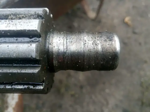 Jak wymienić wałek pedału sprzęgła C360 bez błędów i problemów