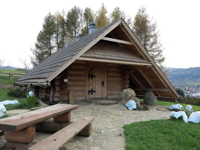 Bacówka na Bukowinie: Gdzie zjeść oscypka i spać? Przewodnik