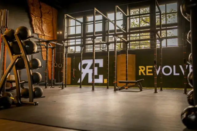 Gdzie trenować crossfit w Łodzi? Sprawdź najlepsze kluby i oferty