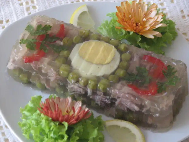 Jak zrobić galaretę z golonki - prosty przepis na smaczną potrawę