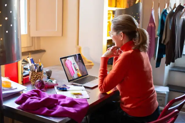 Jakie szaliki wybrać do szarego płaszcza, aby wyglądać stylowo?