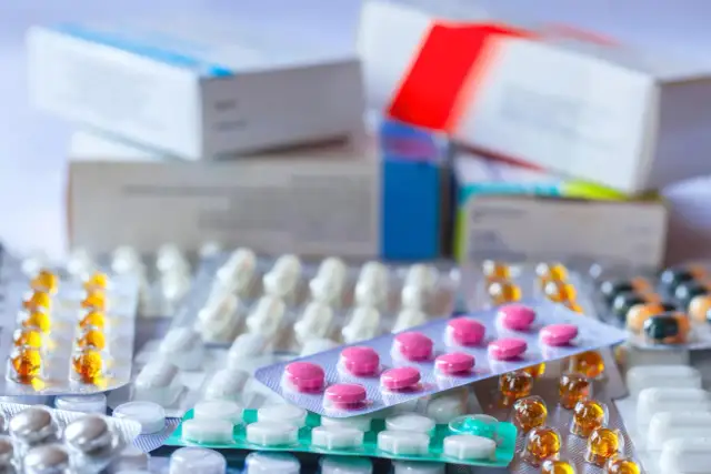 Jak sprzedać leki na receptę legalnie i uniknąć konsekwencji?