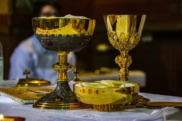 Msza sobotnia jako niedzielna – od której godziny można uczestniczyć?