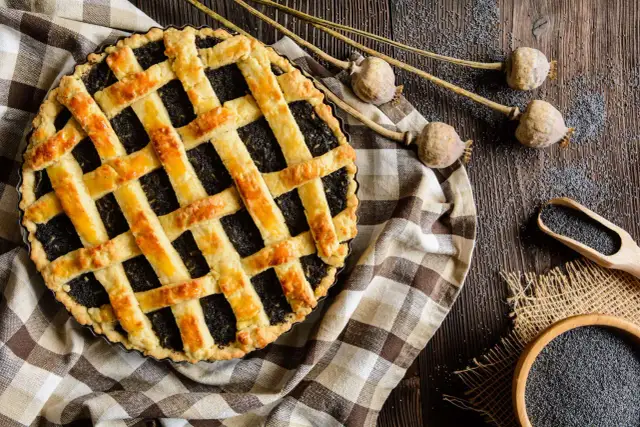 Prosty przepis na ciasto z makiem z puszki, które zachwyci smakiem