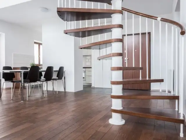 Ile kosztują schody ruchome? Ceny i czynniki wpływające na koszt