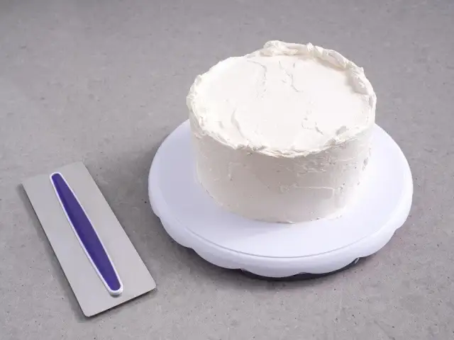 Jak wygładzić tynk na torcie i uniknąć najczęstszych błędów