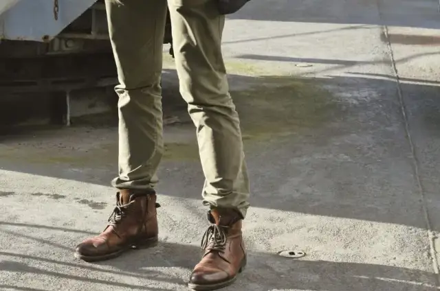 Modne kozaki męskie: stylizacje, które zachwyca każdego faceta