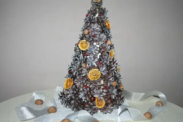 Jak zrobić ozdoby świąteczne z szyszek - proste i efektowne pomysły