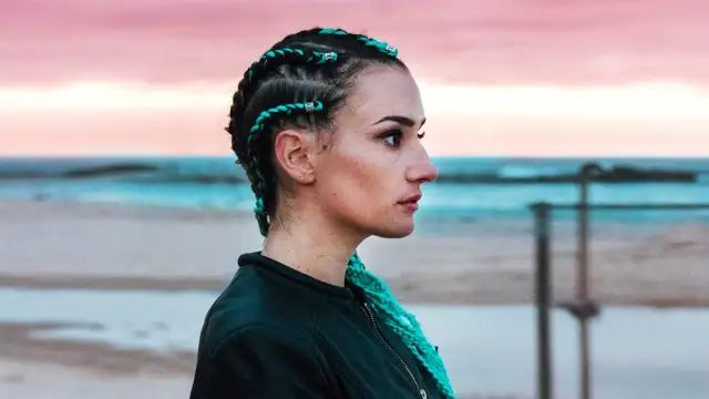 Ile kosztują warkocze bokserskie nad morzem? Sprawdź ceny i rodzaje