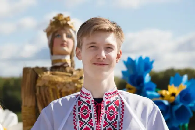 Jak zrobić strój słowiański - proste kroki i unikalne wzory do szycia