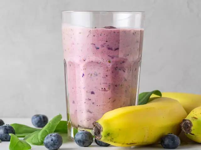 Szybki i zdrowy koktajl białkowy na śniadanie, który doda energii