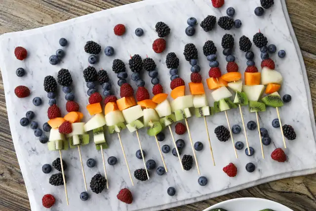 Jakie przekąski dla niemowlaka są zdrowe i bezpieczne dla malucha?