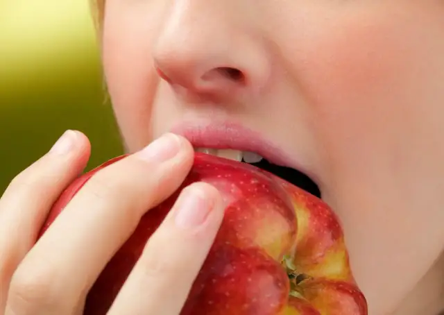 Jak wzmocnić dziąsła? Kompletny przewodnik eksperta Juliusz Czarnecki