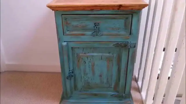 Jak postarzyć meble? DIY: Unikalny styl vintage krok po kroku