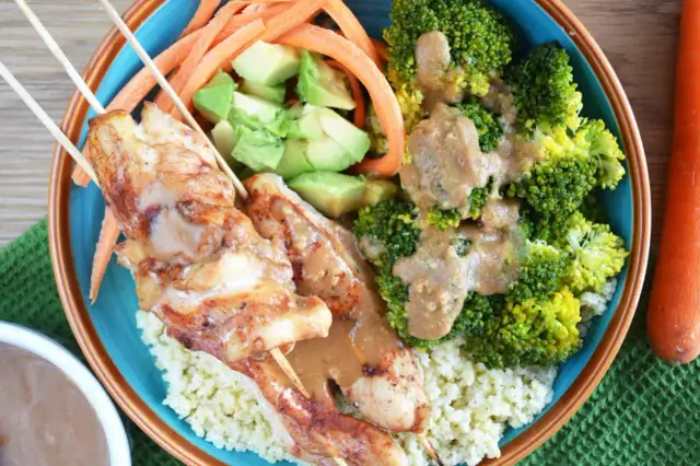 Lekkie obiady na upał: 15+ pomysłów, by przetrwać lato w kuchni!