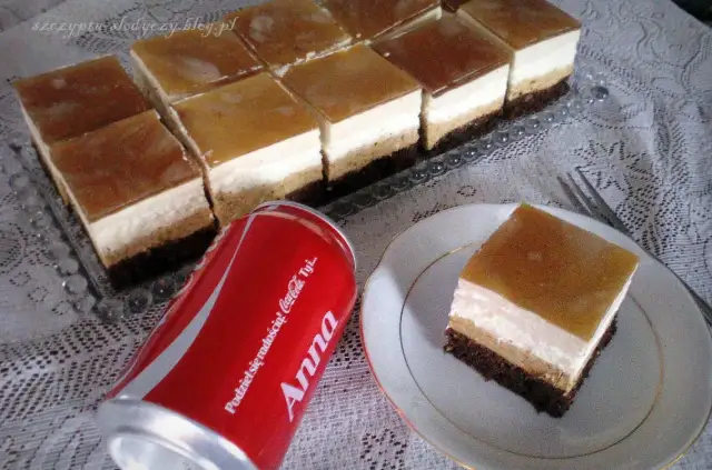 Cola w cieście: Nauka za puszystością i smakiem. Czy warto?